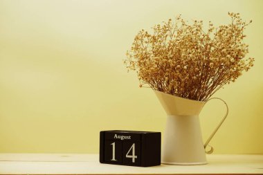 14 Ağustos takvim ahşap küp