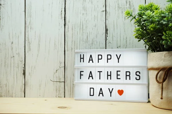 Happy Fathers Day Parola Sulla Scatola Luminosa Sfondo Legno — Foto Stock