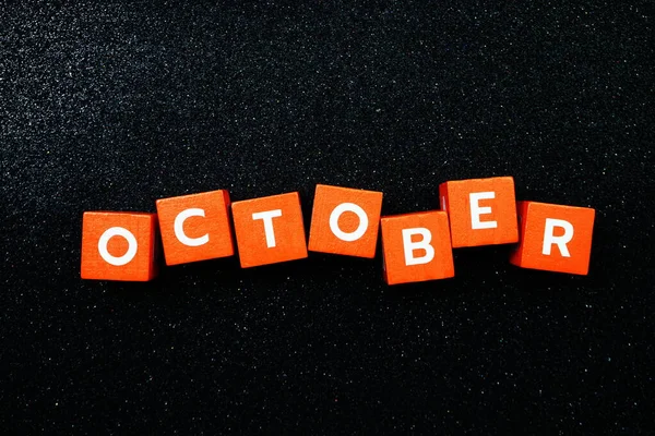 Siyah Simli Arka Planda Turuncu Renkli Ekim Alfabesi Harfi — Stok fotoğraf