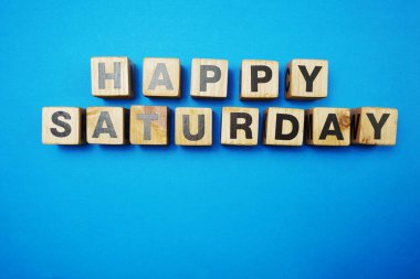 Mavi arkaplanlı mutlu Cumartesi alfabesi harfleri