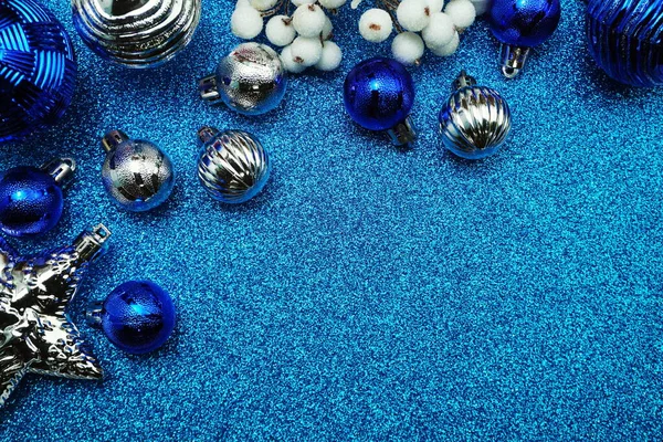 Décoration Boules Noël Ornements Avec Copie Espace Sur Fond Bleu — Photo