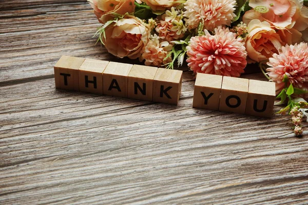 Danke Alphabet Buchstaben Mit Leerzeichen Auf Holzgrund — Stockfoto