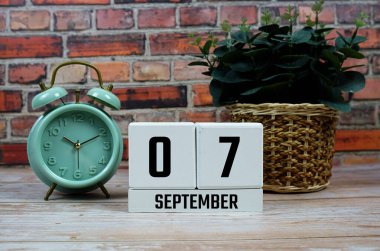 Tahta Takvim 7 Eylül 'ü gösteriyor. 7 Eylül ayı.