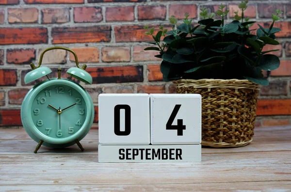 Tahta Takvim 4 Eylül 'ü gösteriyor. 4 Eylül ayı.