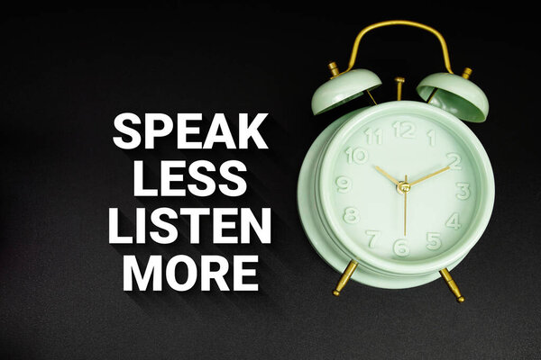 Текст с будильником на черном фоне