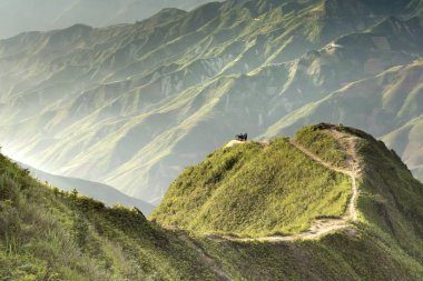 Ta Xua, oğlu La Eyaleti, Vietnam yüksek dağlık bölgede etnik insanların teraslı alanlarının büyülü manzara