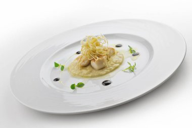 Kereviz ve balsamik sirke azaltma ile tarak tabak