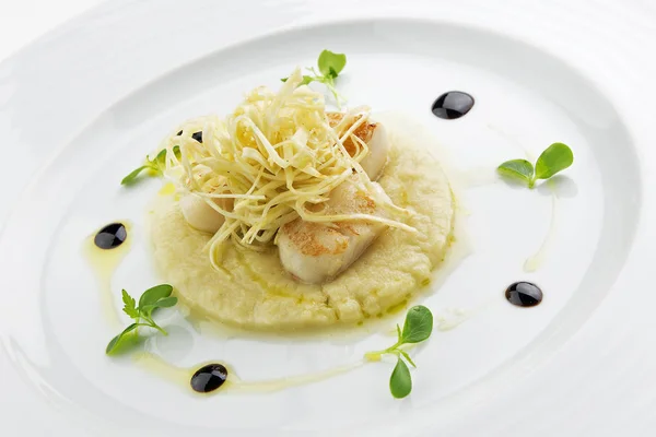 Plate Scallops Celeriac Balsamic Vinegar Reduction — Stock Photo, Image