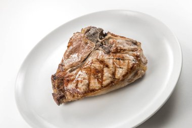 Domuz eti ızgara biftek pirzola ile çanak