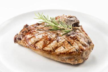 Domuz eti ızgara biftek pirzola ile çanak