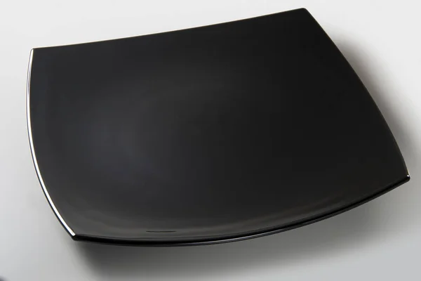 Elegant Leer Quadratisch Schwarz Glänzend Platte Isoliert Auf Weißem Hintergrund — Stockfoto