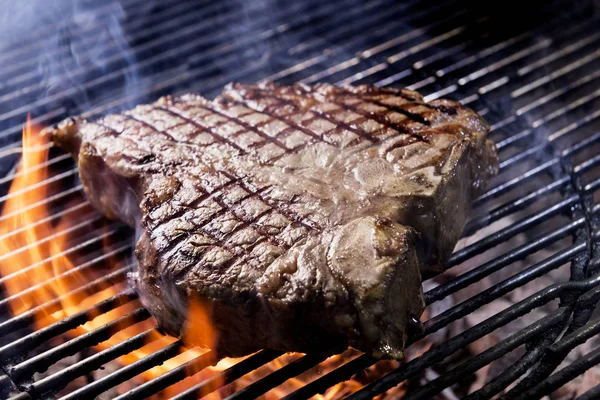 Porterhouse Steak Backen Auf Dem Grill Vom Grill — Stockfoto