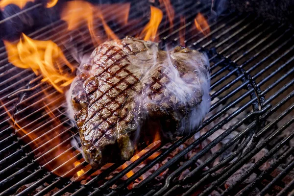 Porterhouse Steak Backen Auf Dem Grill Vom Grill — Stockfoto