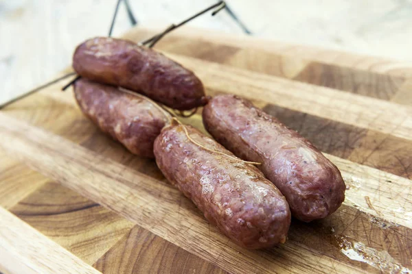 Salsicce Cotte Nel Fumatore Sul — Foto Stock