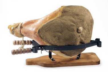 Beyaz arka plan üzerinde izole Yardımcısı bütün Parma ham