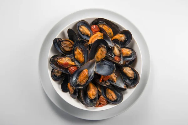 Top View Bowl Cooked Open Mussels Isolated White Background — Stock Photo, Image