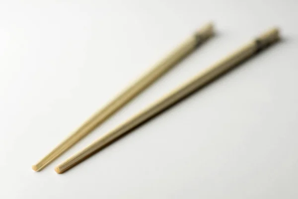 Palillos Bambú Decorados Sobre Fondo Blanco — Foto de Stock