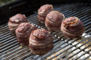 Pastırma Barbekü ızgara köfte yemek kaplı