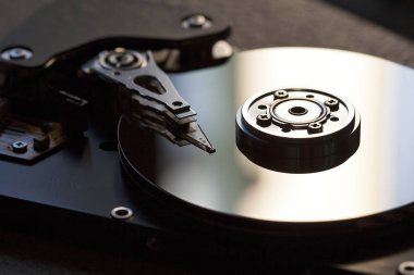 Ayrıntı açık sabit disk ve yazma kafası okuyun