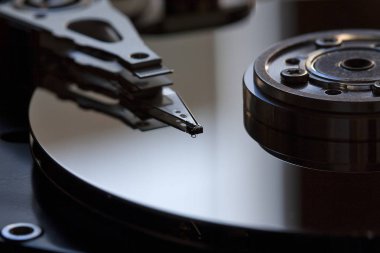 Ayrıntı açık sabit disk ve yazma kafası okuyun