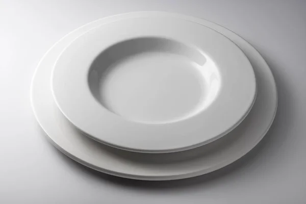 Set Bol rond et blanc épais et assiette plate — Photo