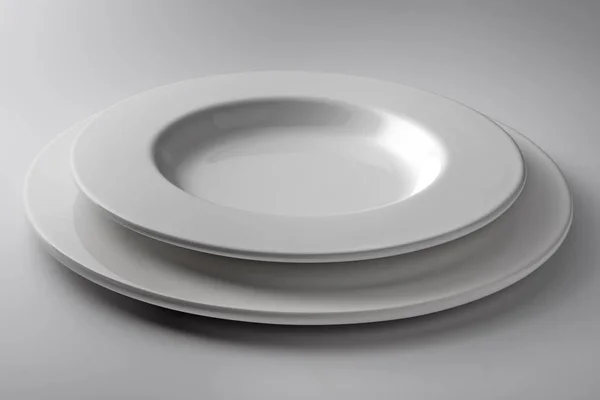 Set Bol rond et blanc épais et assiette plate — Photo