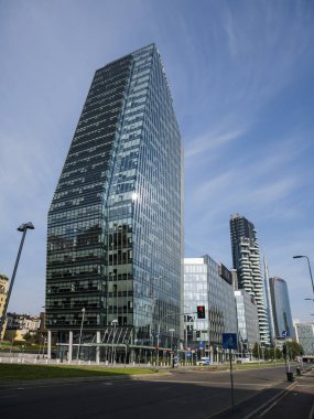 Milan 'da elmas kule yeni bina