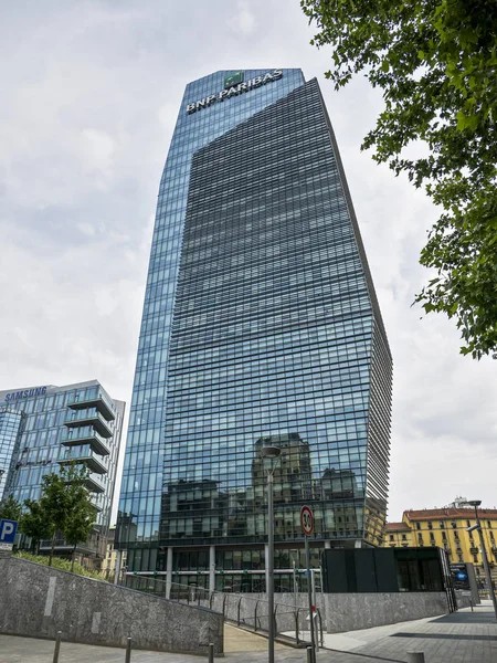 Torre de diamante nuevo edificio en Milán — Foto de Stock