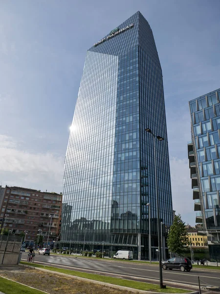 Torre de diamante nuevo edificio en Milán — Foto de Stock
