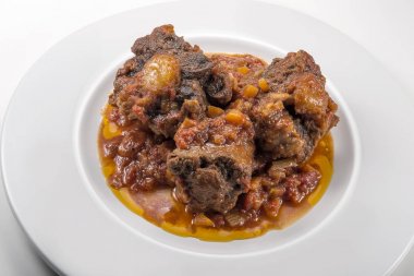 Öküz kuyruğu buharda vaccinara bir kısmı ile izole çanak 