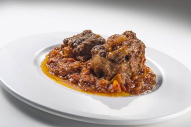 Öküz kuyruğu buharda vaccinara bir kısmı ile izole çanak 