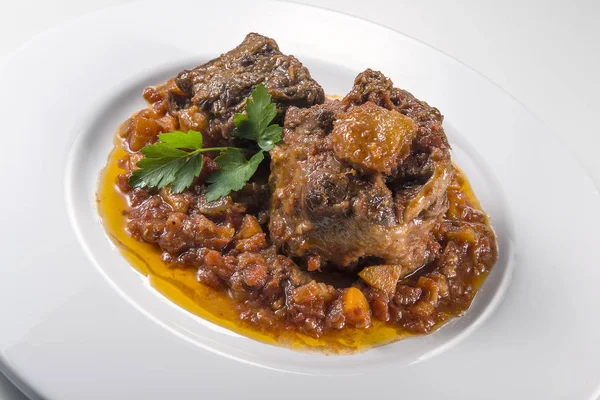 Plato con porción de rabo de buey estofado — Foto de Stock