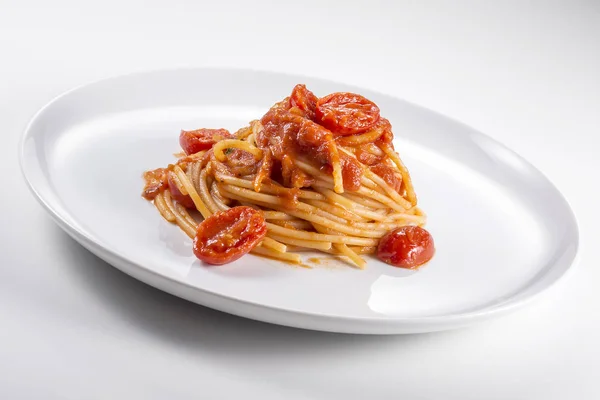 Prato de espaguete com molho de tomate — Fotografia de Stock