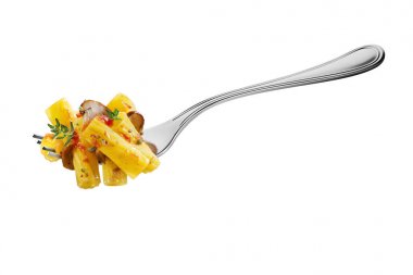 Maccheroni makarna mantar domates ve aromatik otlar ile Çatal