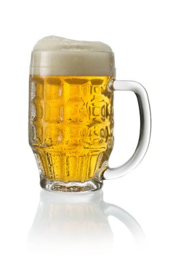 Sürahi bira köpük ile