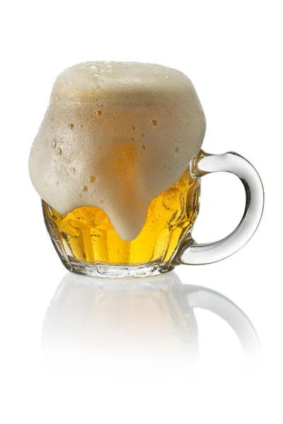 泡とビールのピッチャー — ストック写真