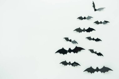 Tablo üstten görünüm dekorasyon mutlu Cadılar Bayramı gün arka plan kavramı hava görüntüsü. Beyaz ahşap duvar kağıdı yarasa anında parti için temel nesne düz yatıyordu aksesuarları. Kopya alanı için yaratıcı tasarım.