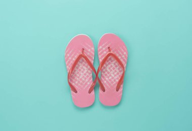 Masa üstü görünüm deniz moda arka plan kavramının havadan görüntü. Ofis masasında modern güzel rustik yeşil kağıt düz yatıyordu. Yaratıcı tasarım metni ve ifadeler için boş alan. Pastel ton