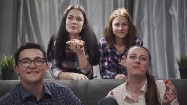 Four people sitting on couch, watching tv — Stock Footage Four people sitting on couch, watching tv Video Clip