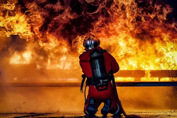 Firefighter Training Fireman Using Water Extinguisher Fighting Fire Flame Emergency — Stock Photo, Image