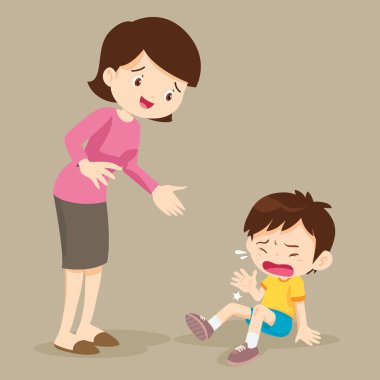 bir çocuk ve onun anne rahatlatıcı Upset.child ağlıyordu kaldırımda onun diz zarar.