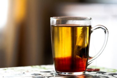 fincan limon ile çay