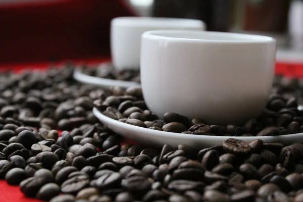新鲜磨碎的浓咖啡 — 图库照片