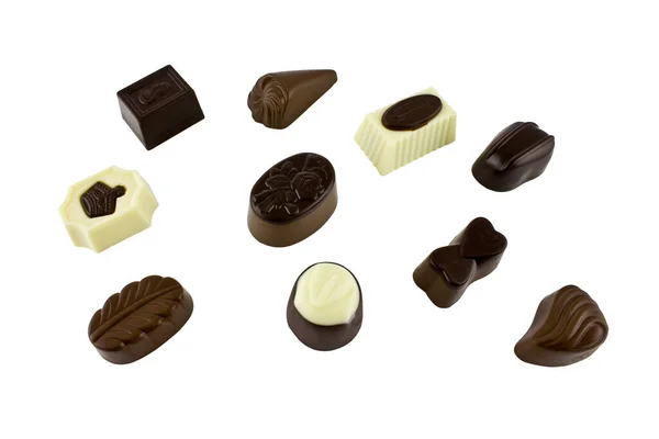 Chute Différents Bonbons Chocolat Sur Fond Blanc — Photo