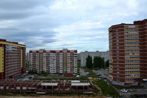 Budowa Nowej Dzielnicy Czystym Polem Togliatti Jasne Ściany Nowych Dzielnic — Zdjęcie stockowe