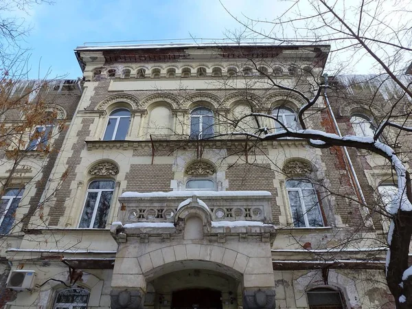 Μεγαλοπρεπή Πρόσοψη Του Παλιού Σπιτιού Στη Μόσχα — Φωτογραφία Αρχείου
