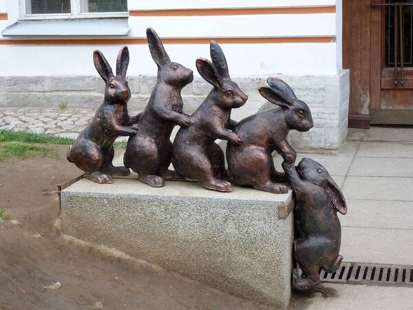 Mutual assistance in the animal world on a sculpture composition in the courtyard of the Peter and Paul fortress