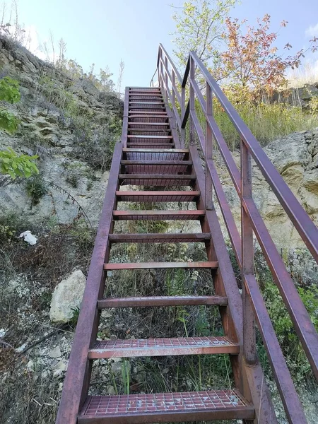 Escadaria Metal Íngreme Para Topo Ravina — Fotografia de Stock