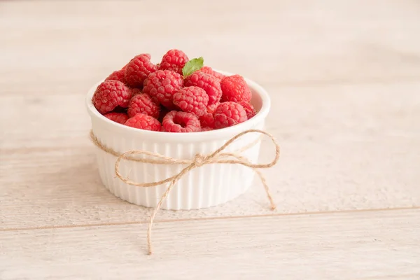 Bowl Fresh Raspberries Mint Leaf — Stock Photo, Image