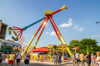 Viyana 'da eğlence parkı salıncak